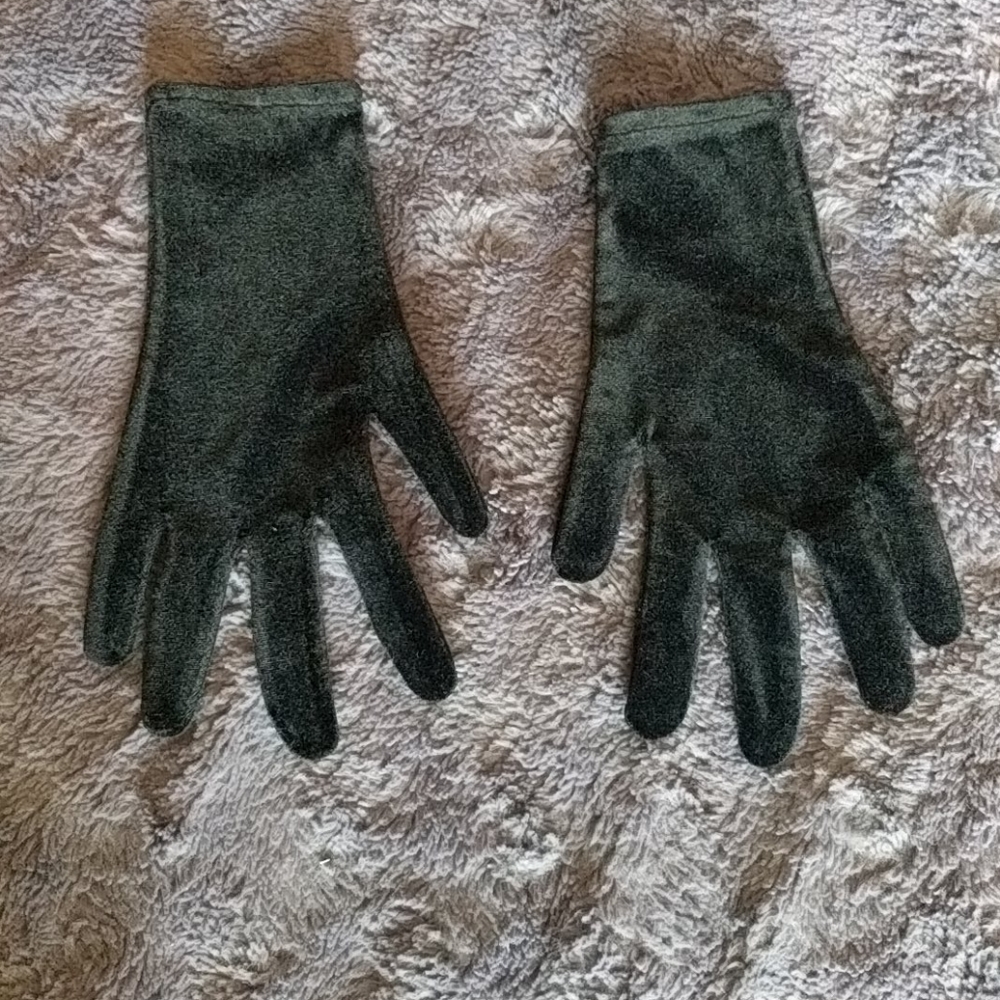 Velvet Black Gloves
